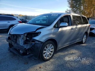 TOYOTA SIENNA XLE 7-PASSENGER