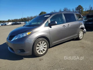 TOYOTA SIENNA LE