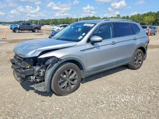 VOLKSWAGEN TIGUAN SE
