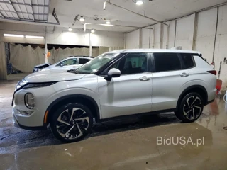 MITSUBISHI OUTLANDER SE