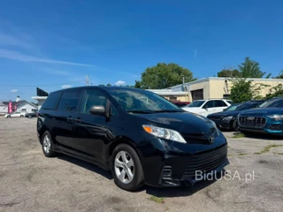 TOYOTA SIENNA L