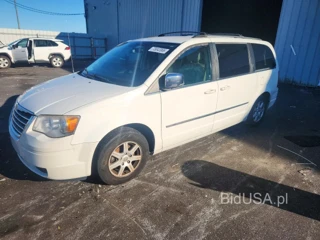 CHRYSLER TOWN & COUNTRY TOURING PLUS