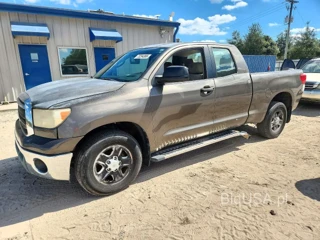 TOYOTA TUNDRA DOUBLE CAB SR5