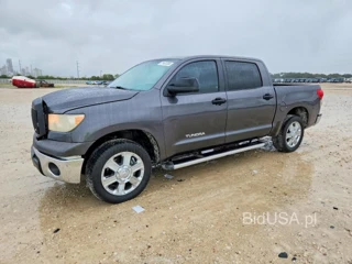 TOYOTA TUNDRA CREWMAX SR5