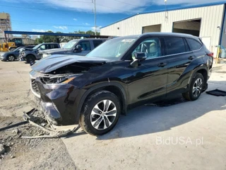 TOYOTA HIGHLANDER XLE