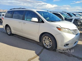 TOYOTA SIENNA XLE 8-PASSENGER