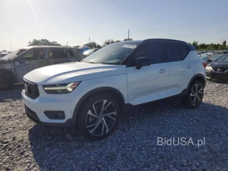 VOLVO XC40 T5 R-DESIGN