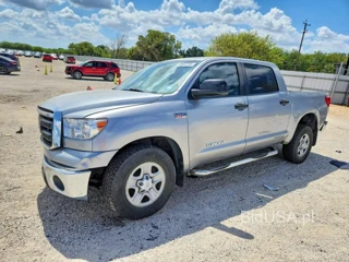 TOYOTA TUNDRA CREWMAX SR5