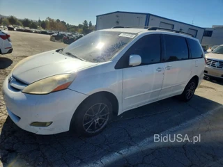 TOYOTA SIENNA XLE
