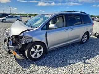 TOYOTA SIENNA LE