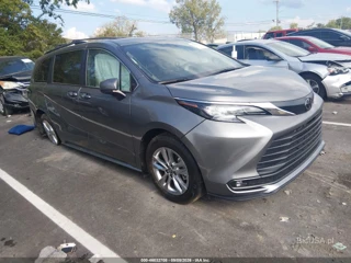 TOYOTA TOYOTA SIENNA XLE