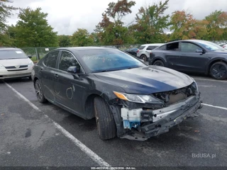 TOYOTA TOYOTA CAMRY SE