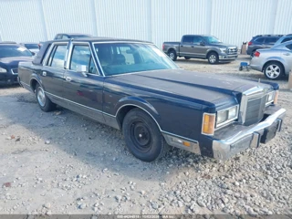 LINCOLN LINCOLN TOWN CAR SIGNATURE