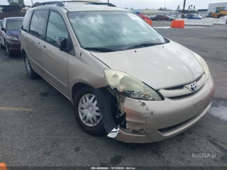 TOYOTA TOYOTA SIENNA LE