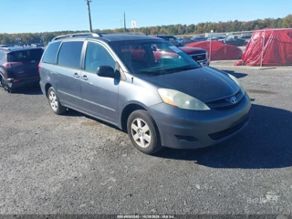 TOYOTA TOYOTA SIENNA LE