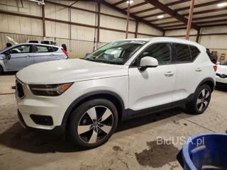 VOLVO XC40 T5 MOMENTUM