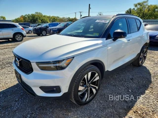 VOLVO XC40 T5 R-DESIGN