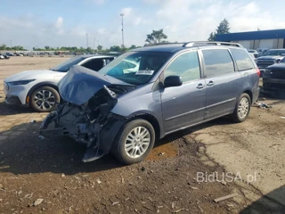 TOYOTA SIENNA LE 8-PASSENGER