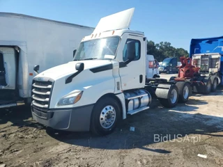 FREIGHTLINER CASCADIA 126