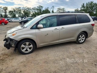 TOYOTA SIENNA LE