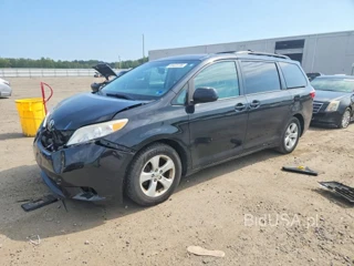 TOYOTA SIENNA LE