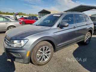 VOLKSWAGEN TIGUAN SE