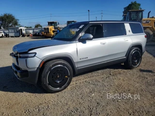 RIVIAN R1S ADVENTURE