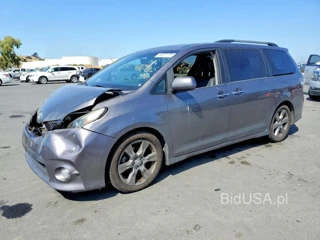 TOYOTA SIENNA SE