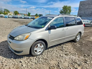 TOYOTA SIENNA LE 8 PASSENGER