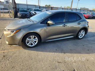 TOYOTA COROLLA HATCHBACK SE