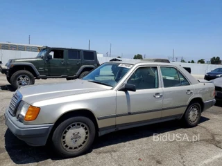 MERCEDES-BENZ 300 E
