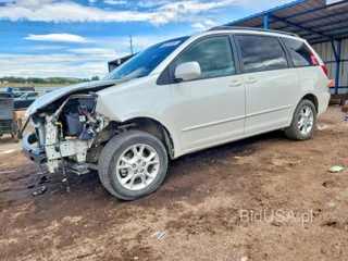 TOYOTA SIENNA XLE 7 PASSENGER
