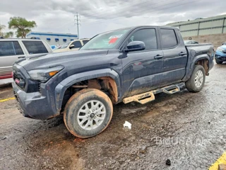 TOYOTA TACOMA SR5