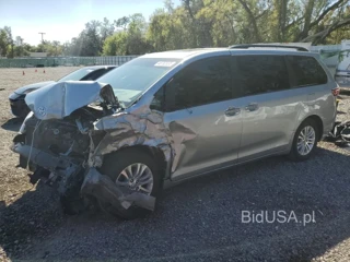 TOYOTA SIENNA XLE