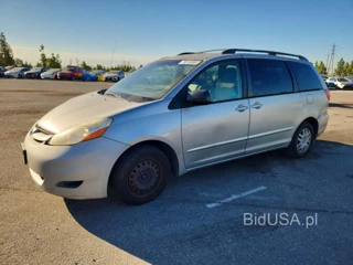 TOYOTA SIENNA LE 8-PASSENGER