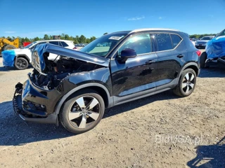 VOLVO XC40 T5 MOMENTUM