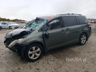 TOYOTA SIENNA LE