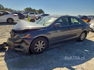 TOYOTA CAMRY XLE V6