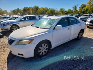 TOYOTA CAMRY XLE V6