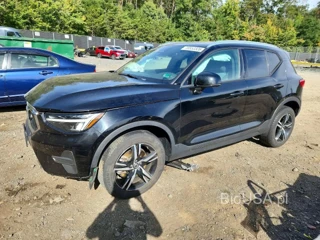 VOLVO XC40 CORE