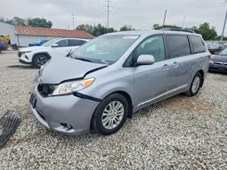 TOYOTA SIENNA XLE 8-PASSENGER