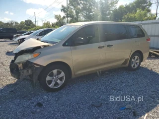 TOYOTA SIENNA BASE 7-PASSENGER