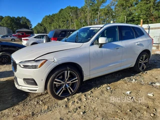 VOLVO XC60 T6 MOMENTUM
