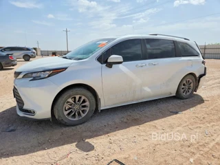 TOYOTA SIENNA XLE