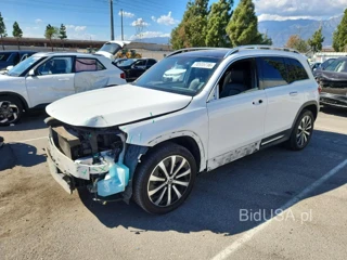 MERCEDES-BENZ GLB 250