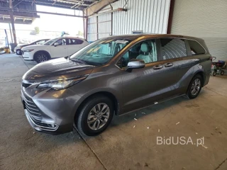 TOYOTA SIENNA XLE