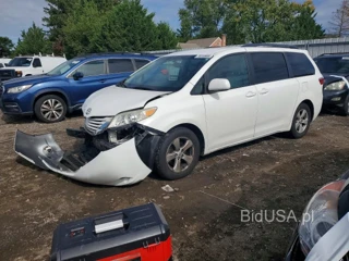 TOYOTA SIENNA LE