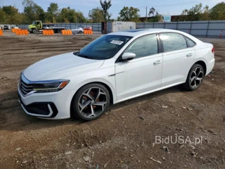 VOLKSWAGEN PASSAT R-LINE