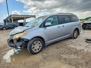 TOYOTA SIENNA XLE 8-PASSENGER