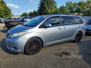 TOYOTA SIENNA XLE 8-PASSENGER